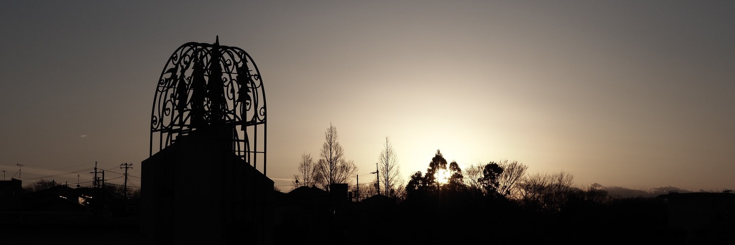 金杉台の夕暮れと時計台